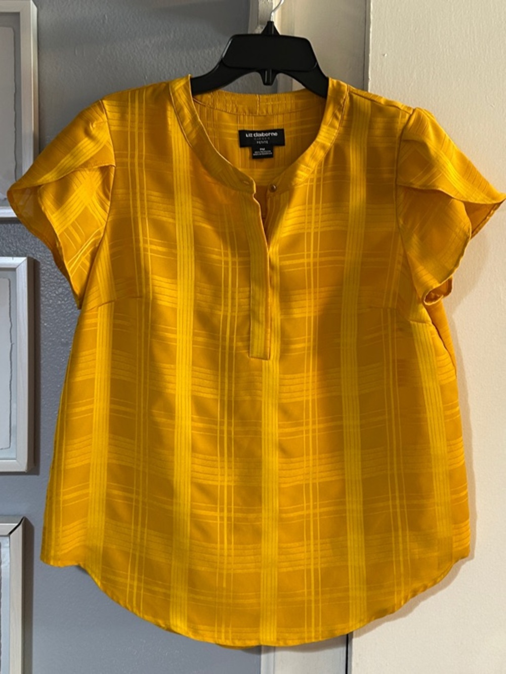Liz Claiborne Women’s Petite Size PM Yellow Short-Sleeve Split-Neck Blouse